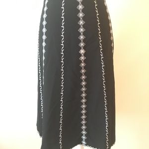 Silkland Embroidered Sz 8 Black Skirt